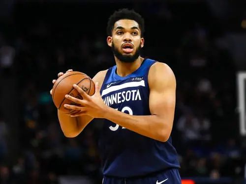 NBA最惨第一人！7位亲人相继去世后，如今，他也中招了...